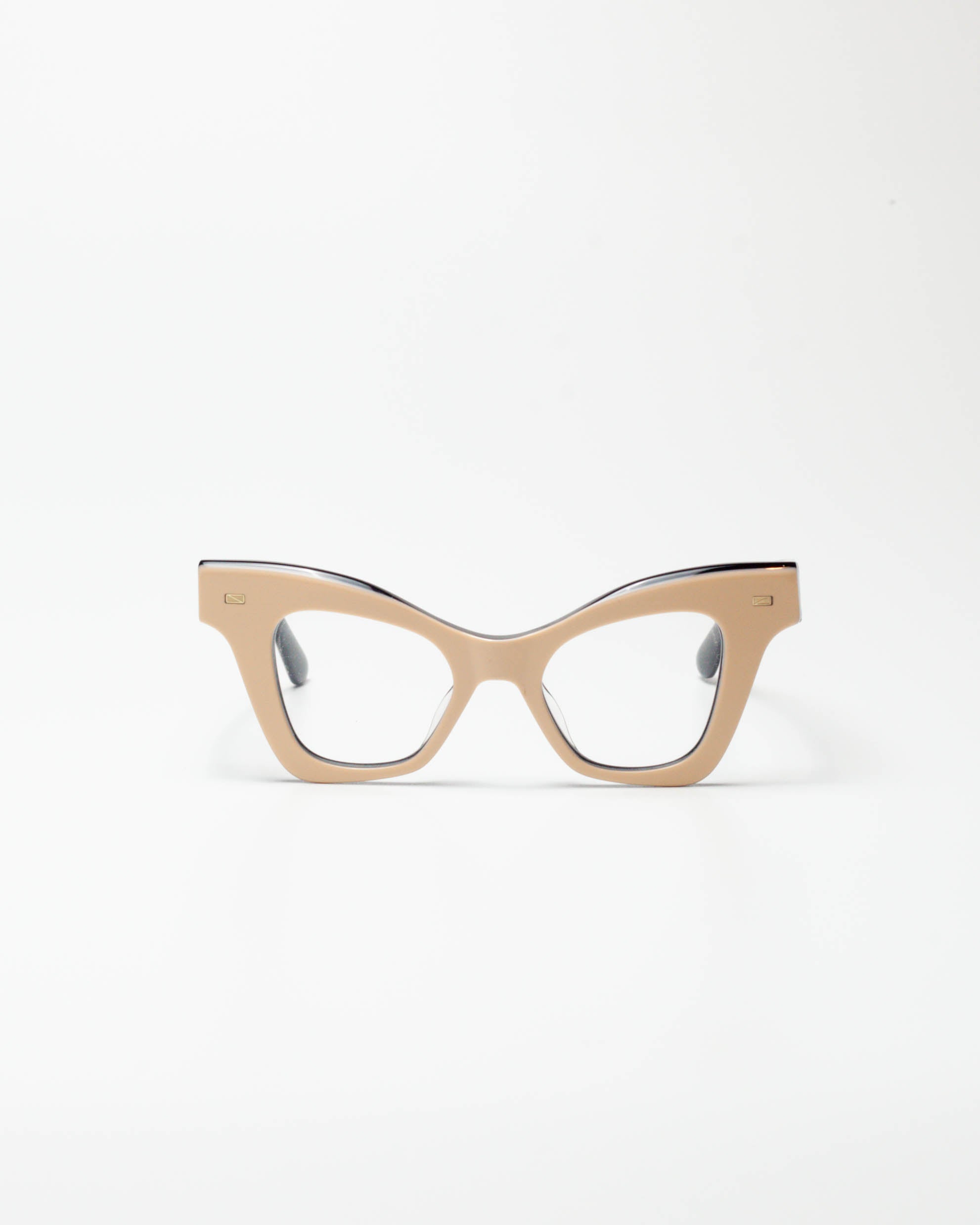 LYRA · IVORY & BLACK