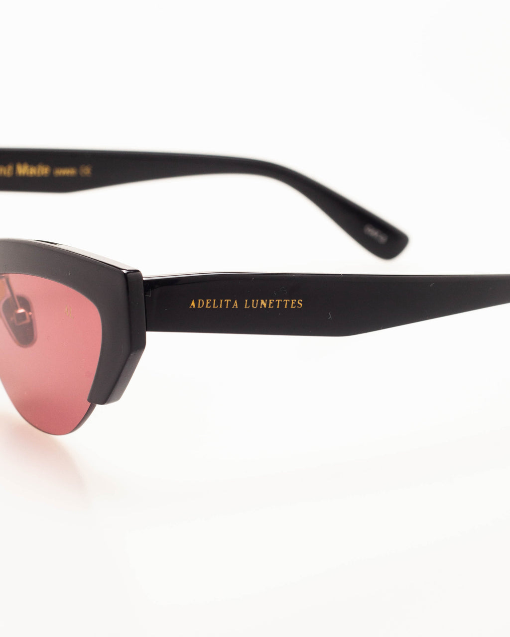 HELICONIA · CARBON BLACK LIGHT RED